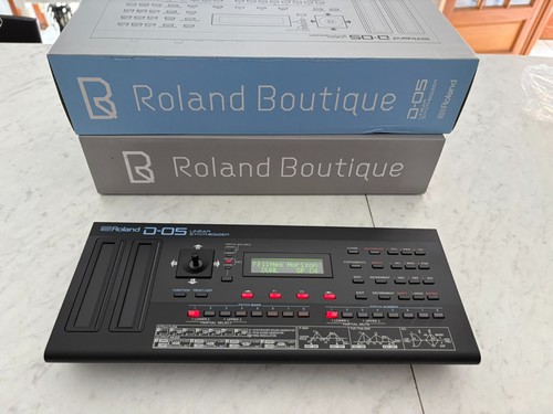 Roland synthesizer - roland, d-05