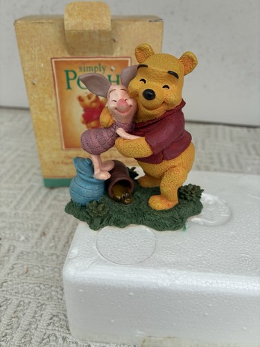 Pooh figurine ornament - /,