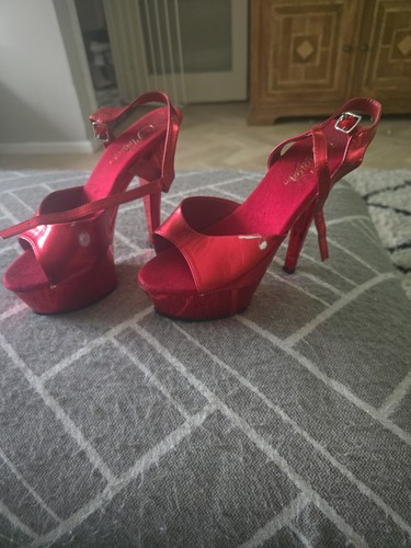 Red pleasers - red,