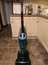 Hoover Breeze EVO Upright