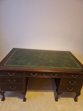 Traditional dark wood - wood, pedestal