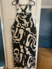 Cider Curve Black And White