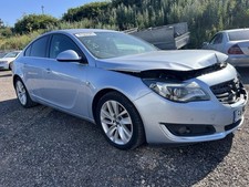 Breaking Vauxhall Insignia 2015 Saloon Paint code: Z189