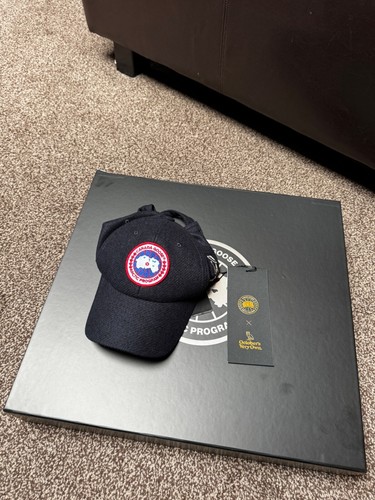 Brand new genuine canada - brand, goose
