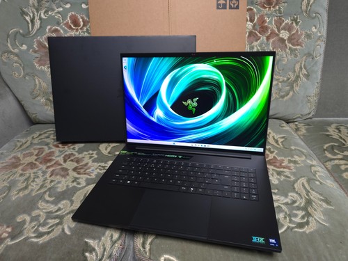 Razer blade ultra 275hx - 18,