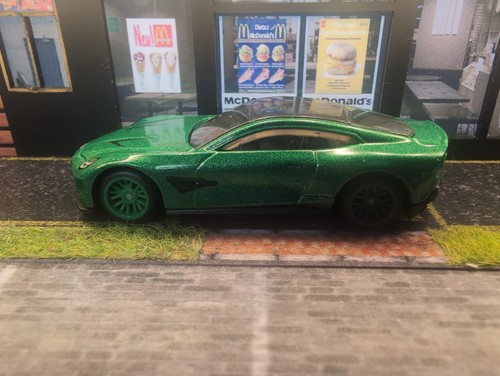 Matchbox aston martin vanquish - matchbox,