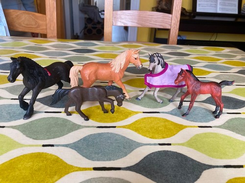 Toy horse figures - bundle,
