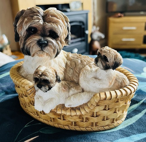 Figurine shih tzu mum - mum, and