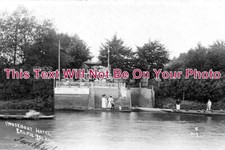 MI 1086 - Houseboat Hotel, Eel