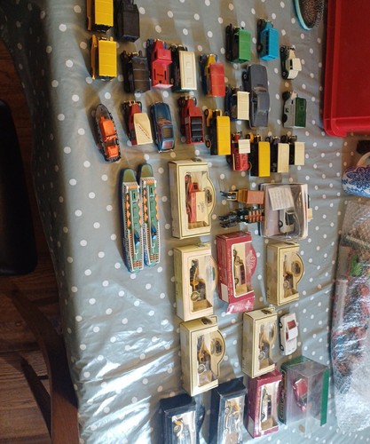 Die cast cars corgi dinky - cast,