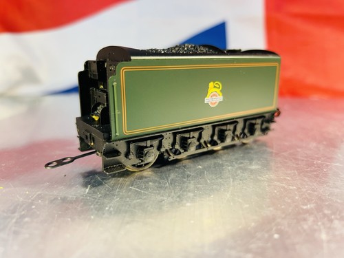 Hornby tornado locomotive - oo,