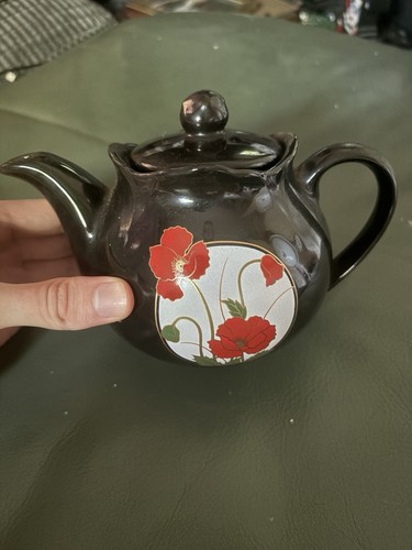 Black teapot poppy - black,