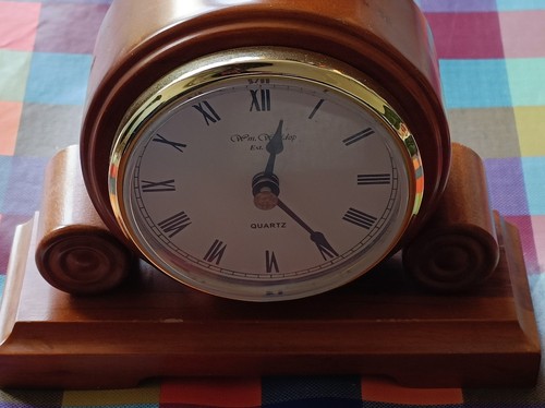 Mantelpiece clock