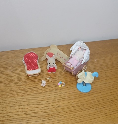 Sylvanian families nursery - families,