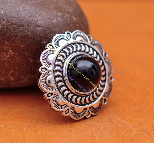 10x black bead - 10x, carved