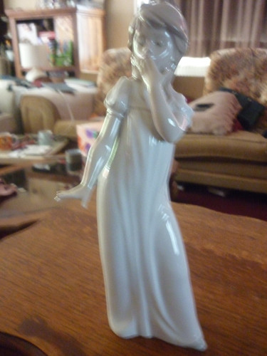 Nao lladro figure young girl - lladro,