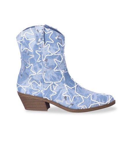Adorable country cowgirl - adorable,