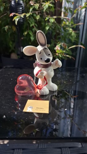 Lost dog collectable figurine - lost,