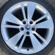 x1 single GENUINE SKODA SUPERB MK3 ALLOY WHEEL & TYRE 235 45 18 3V0601025F SPARE