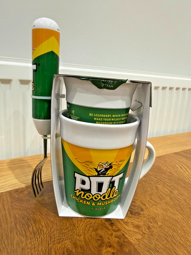 Pot noodle spinning fork - spinning, mug