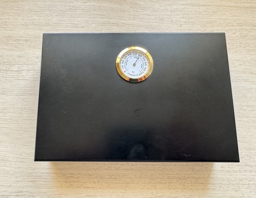 Humidor with cutter - with, &