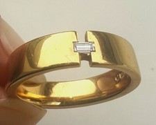 -18ct hallmarked baguette cut