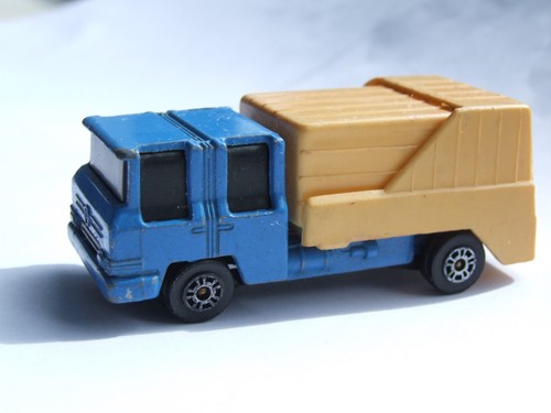 Corgi juniors refuse truck - -,