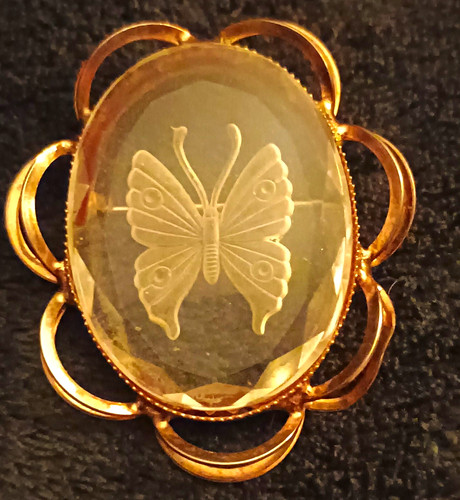 Gold tone oval butterfly cameo - tone,