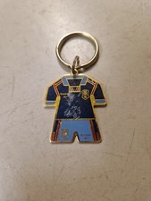 VINTAGE OFFICIAL 90S ASTON VILLA AWAY SHIRT FOOTBALL KEYRING METAL CAR BADGE