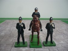BRITAINS POLICE OFFICERS  1