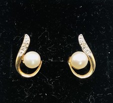 Diamond And Pearl Stud