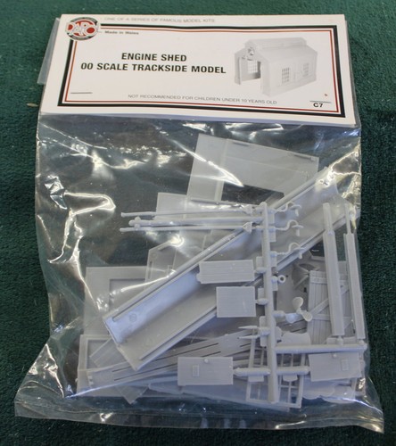 Dapol single engine - engine, shed