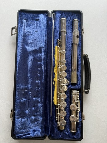 Artley silver tone flute - 18-0,