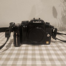 PANASONIC Lumix DMC-G1 Camera Body + battery/charger/strap/4gb sd card