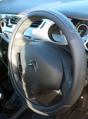 Black steering wheel - black,