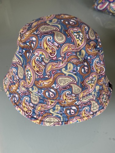 Pretty green paisley - pretty,