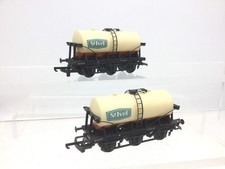 Lima 305641 OO Gauge 6 Wheel Milk Tank St Ivel x2