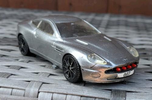 Corgi aston martin - martin, vanquish