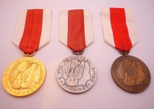 Poland / polish  3 x people's republic medals for the defence of the country