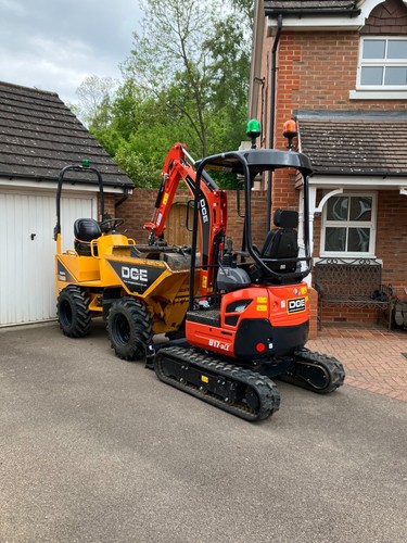 Mini digger hire - digger, ton