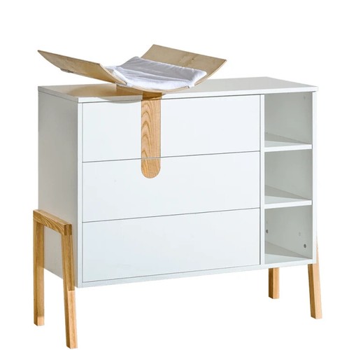 Chest drawers with changing - of,