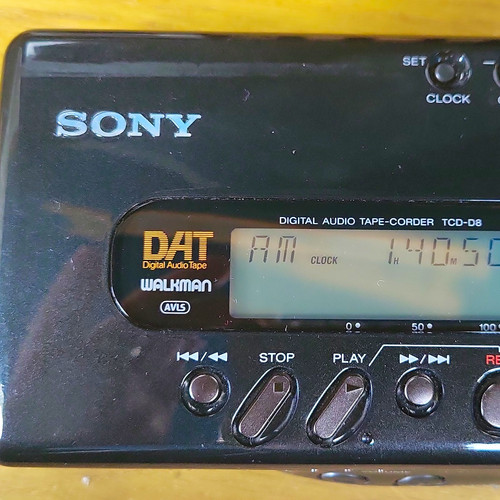 Sony tcd portable dat - portable,