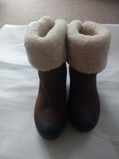 UGG® AUSTRALIA LYNNEA BROWN
