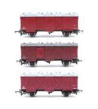WRENN 'OO' GAUGE RAKE OF 3