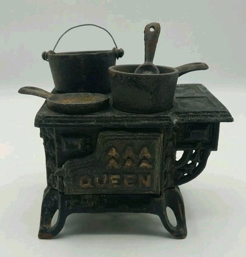 Vintage queen cast iron toy - queen,