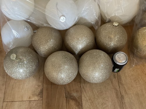 Gold large baubles 15cm 6 - 6,