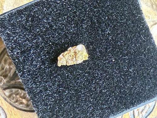 Gold nugget specimen 17 - nugget,