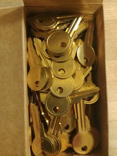 Lot 100 new locksmith y11 - new,