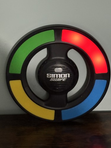 Hasbro simon swipe handheld - hasbro,