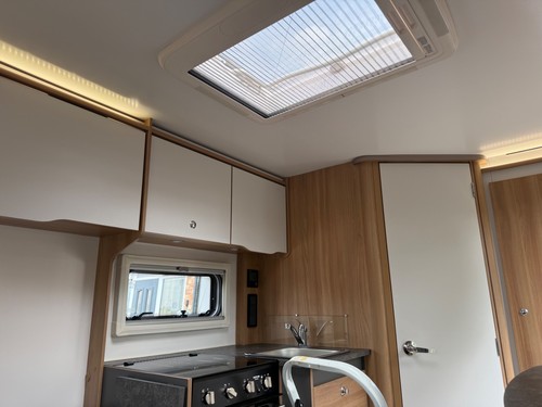 Bailey disvcovery caravan - bailey,